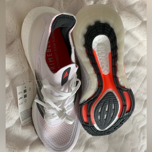 Brand New Adidas UltraBOOST Light Running Shoes👟👟👟👟🥰🥰🥰 - Picture 3 of 14